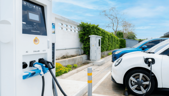 Flotte de véhicules électriques en recharge